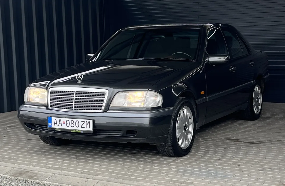 Mercedes-Benz C trieda Sedan 200